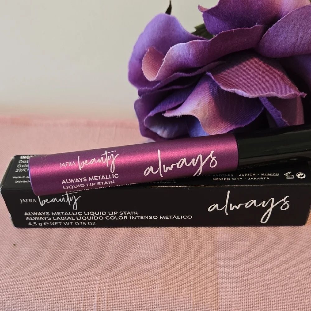 JAFRA Always Radiant Metallic Liquid Lip Stain Vibrant Purple Long‑Wear Bold NWT